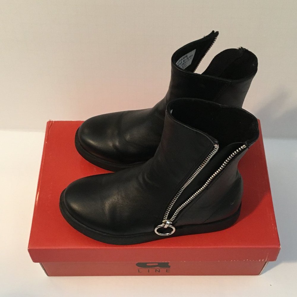 ALINE Black Casual Boots / Size 32 (US 1)